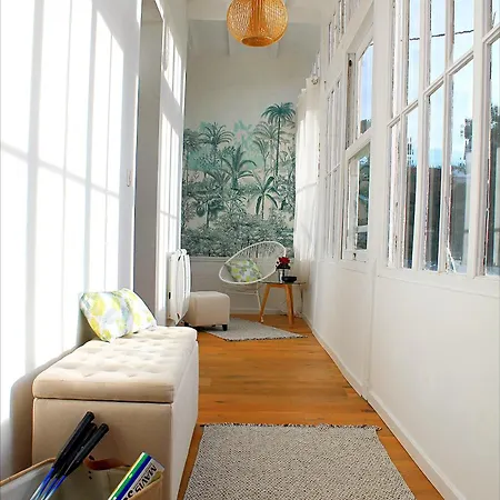 Apartment 100m From Spacious 100m2 With Parking And Air Conditioning