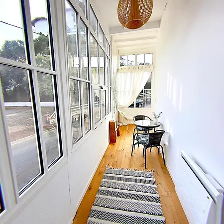 Apartment 100m From Spacious 100m2 With Parking And Air Conditioning