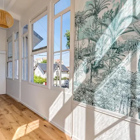 Apartment 100m From Spacious 100m2 With Parking And Air Conditioning *