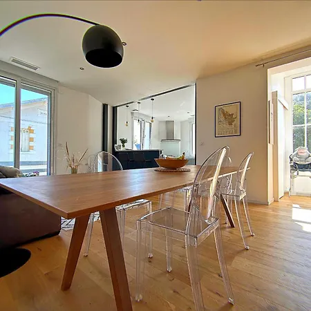 Apartment 100m From Spacious 100m2 With Parking And Air Conditioning