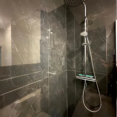 100m From Spacious 100m2 With Parking And Air Conditioning *