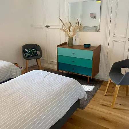 100m From Spacious 100m2 With Parking And Air Conditioning Apartment *