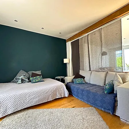 100m From Spacious 100m2 With Parking And Air Conditioning