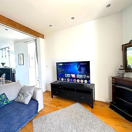 100m From Spacious 100m2 With Parking And Air Conditioning Apartment