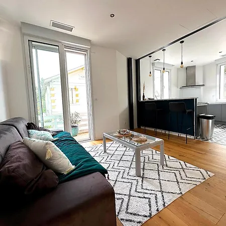 Apartment 100m From Spacious 100m2 With Parking And Air Conditioning Arcachon