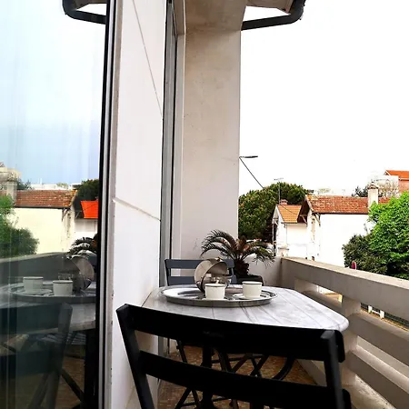 100m From Spacious 100m2 With Parking And Air Conditioning