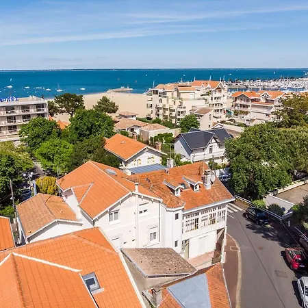 100m From Spacious 100m2 With Parking And Air Conditioning Apartment