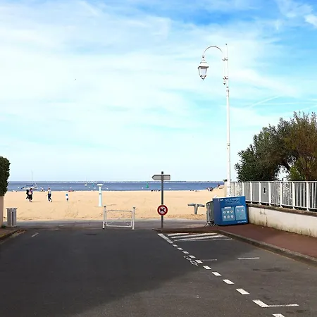 Apartment 100m From Spacious 100m2 With Parking And Air Conditioning Arcachon